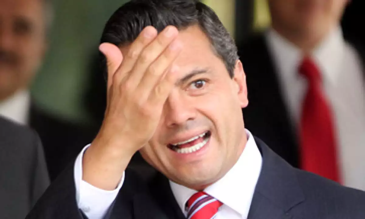 Después de una hora con 45 minutos que duró el encuentro, Peña Nieto se retiró del Auditorio de la Universidad Iberoamericana. (Foto: Notimex)