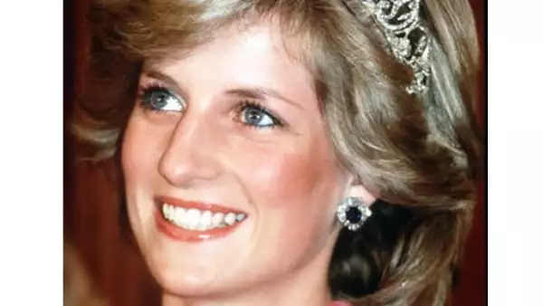 Este año, a principios de otoño se podrá encontrar en cartelera la película Diana, mostrando la historia de la Princesa de Gales, una de más mujeres más polémicas y queridas en la historia.