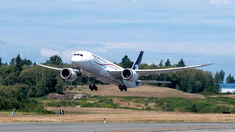 El primer avión Boeing 787 de la flota de Aeroméxico llegó este viernes al Aeropuerto Internacional de la Ciudad de México.