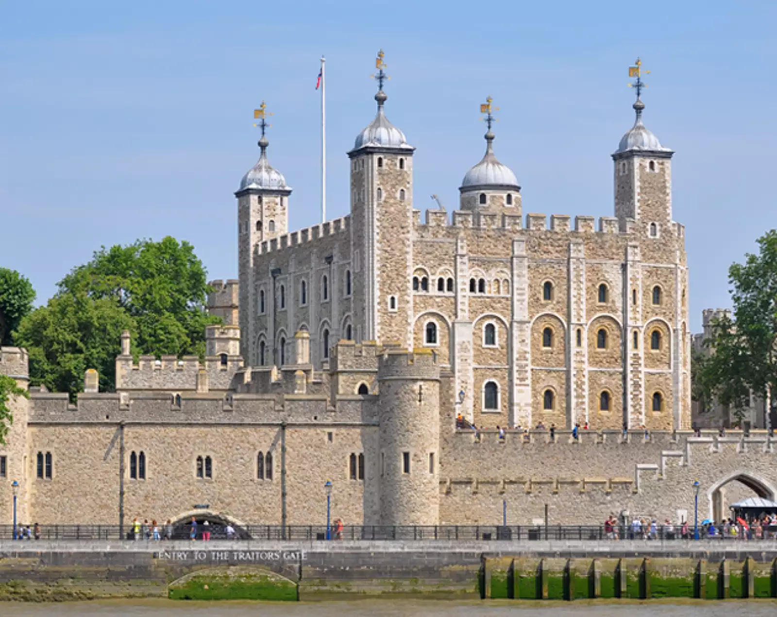 ¡No la puedes dejar de conocer! Si vas a Londres, busca tiempo para poder ir a este espectacular lugar. Sus paredes vieron pasar a personajes que causaron un impacto en el mundo.