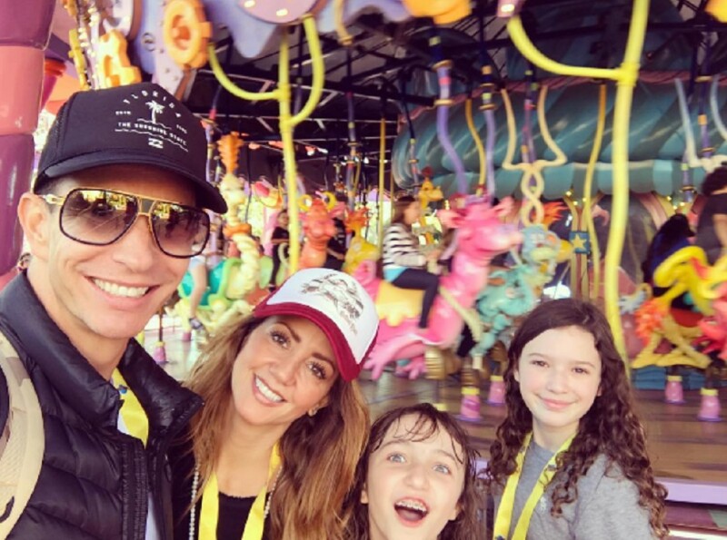 Andrea Legarreta, Erik Rubín, Nina y Mía