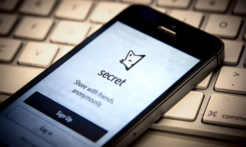 Los hackers introducían contactos falsos y solo uno real, al que podían rastrear fácilmente. (Foto: Cortesía CNNMoney.)