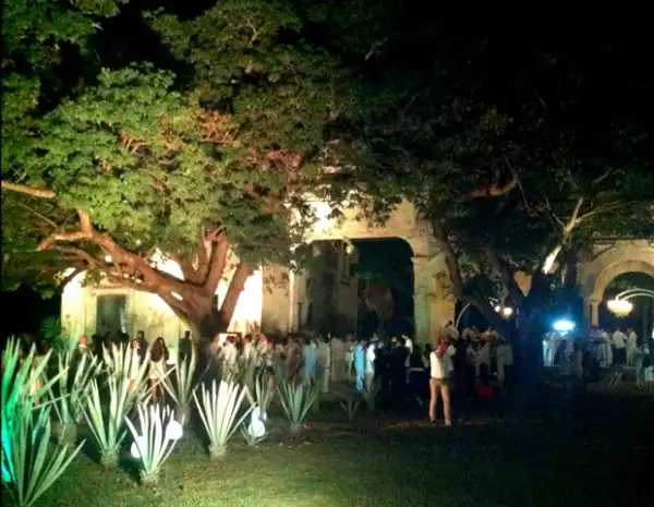 Todos los invitados vistieron de color blanco.