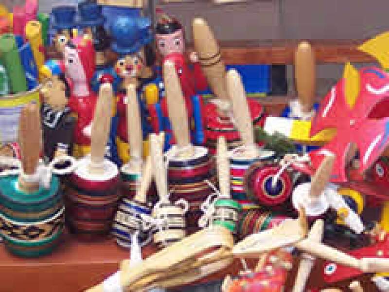 Algunos productores de juguetes de madera en México se resisten a mejorar sus procesos y materiales. (Foto: Wikimedia)
