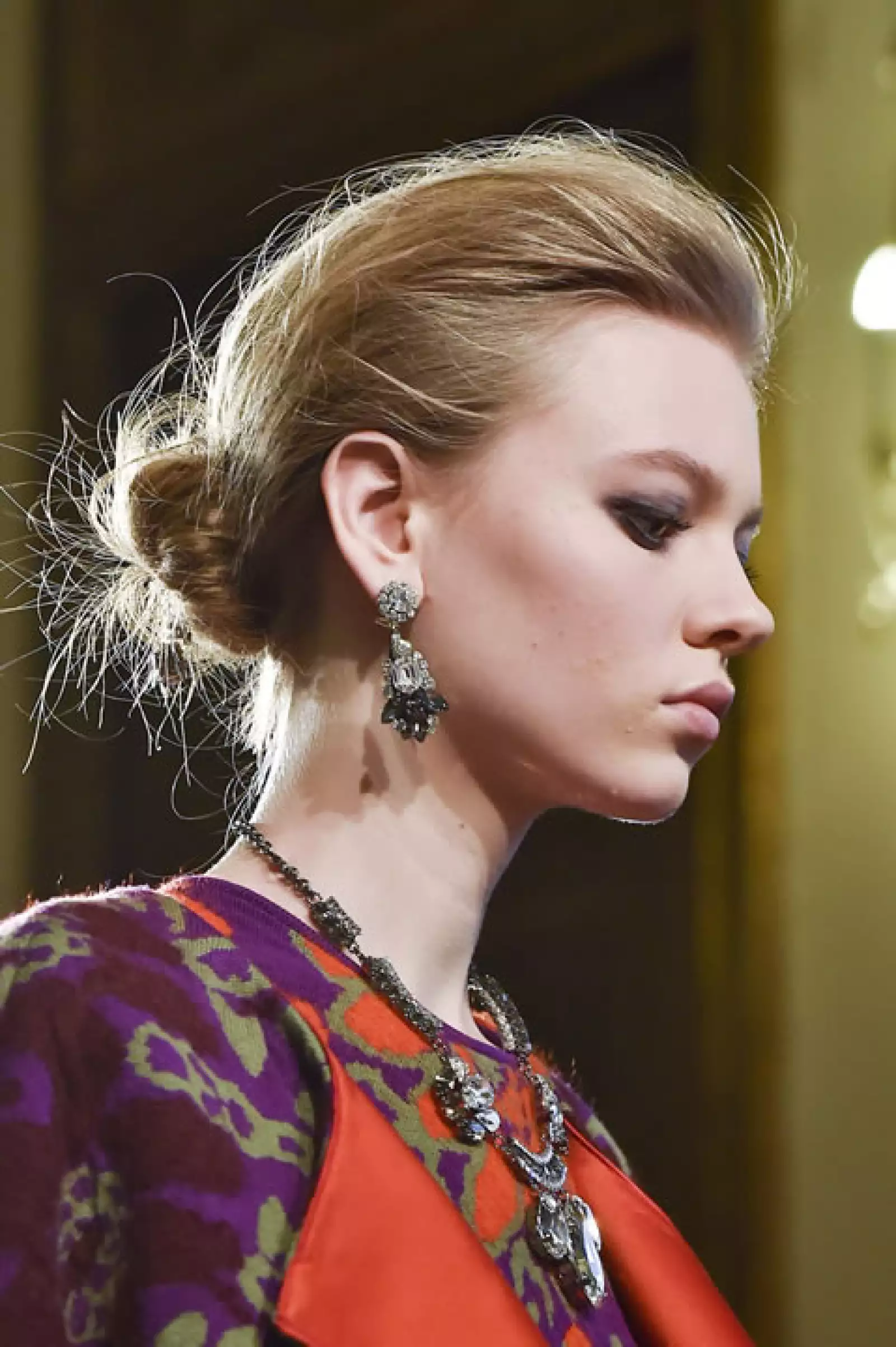 Les Copains, Milán: Este ´low bun´ llevó creppé y lució más elegante que los demás.