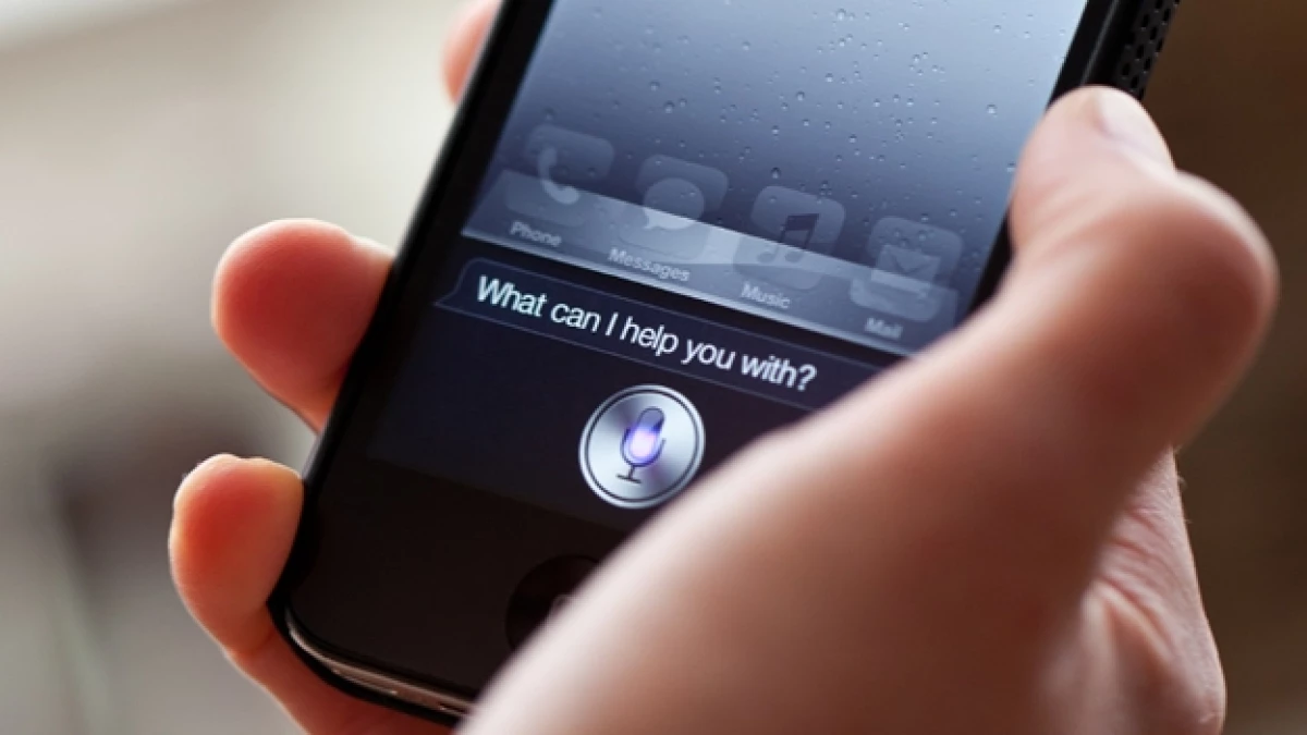 Siri, iPhone