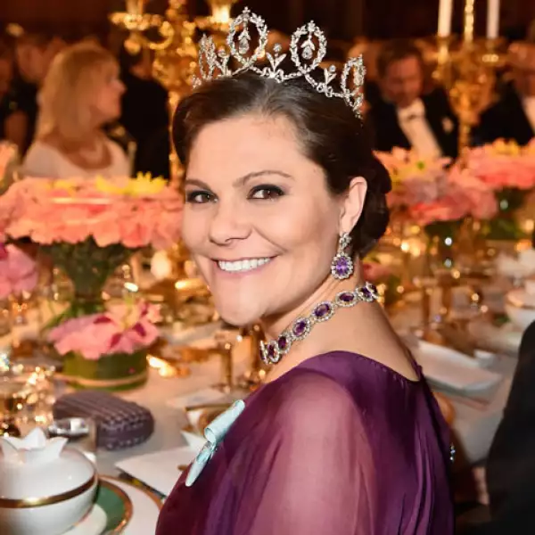 La futura reina brilló con su tiara de Diamantes de Connaught, también conocida como No me Olvides.