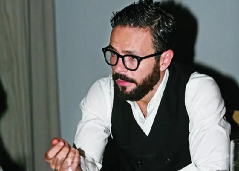 El actor y diseñador de moda está por estrenar la cinta `SobreElla´ en donde comparte créditos con Aislinn Derbez, y nos compartió sus filmes favoritos.
