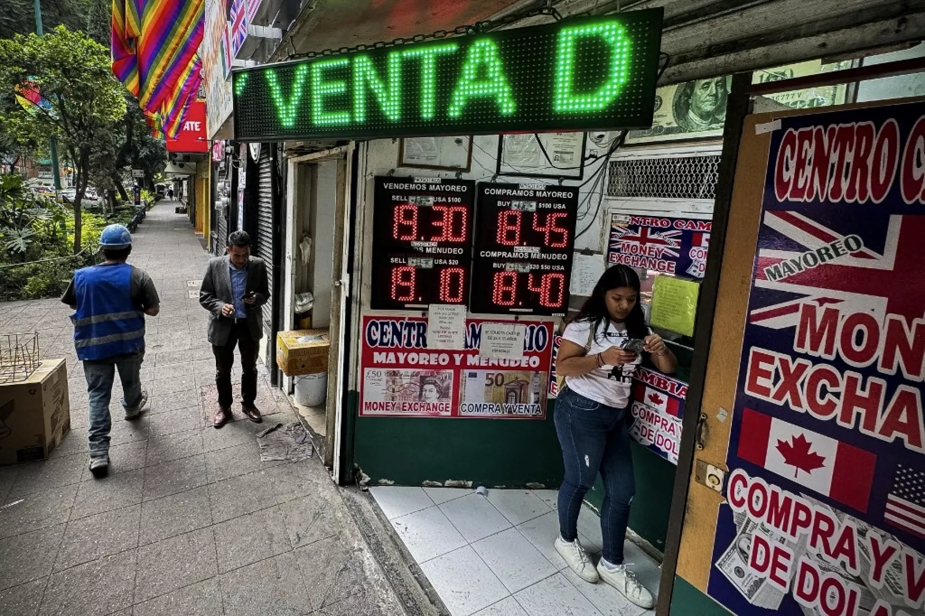 Peso mexicano a dólar hoy, 26 de septiembre: gana terreno a la espera de decisión de Banxico
