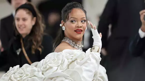 Rihanna renuncia como CEO de Savage x Fenty y anuncia a su sucesora.