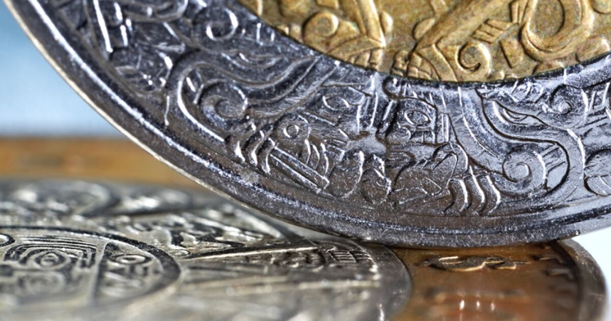 The economy grows, still below its capacity The economy grows, still below its capacity