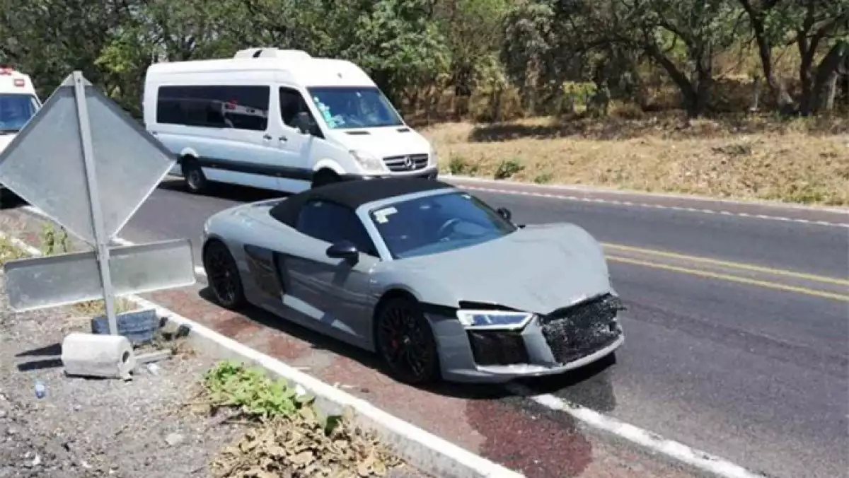 Audi R8 choca contra un Lamborghini Huracán en México