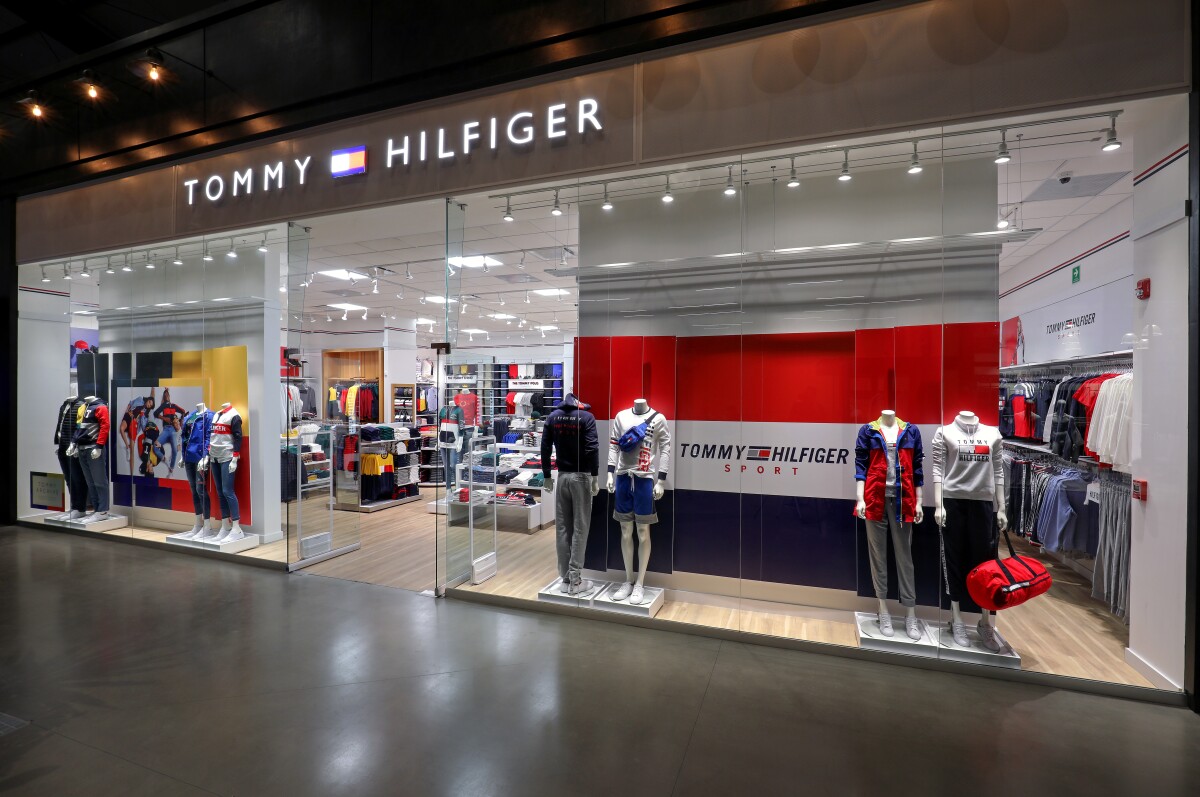 Tommy Hilfiger rejuvenece su propuesta con nuevos formatos y outlets