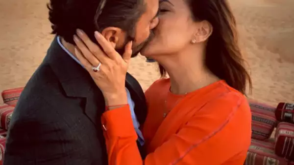 Antes de viajar a la India, Pepe Bastón le propuso matrimonio mientras se encontraban en Dubái.