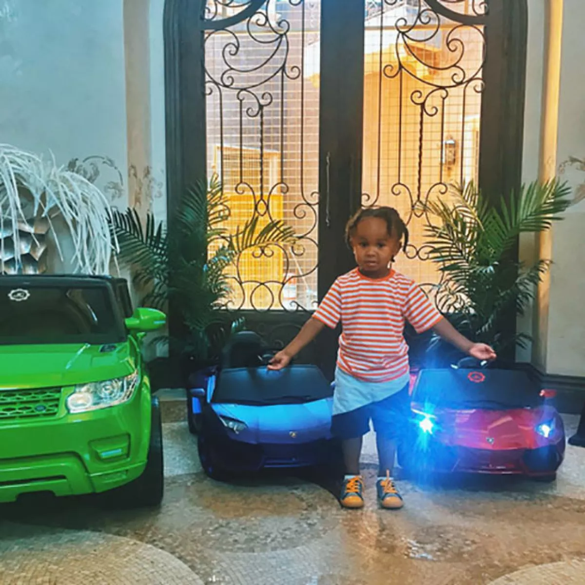 Tyga estuvo comprometido con Blac Chyna, con quien tuvo a su hijo King Cairo Stevenson.