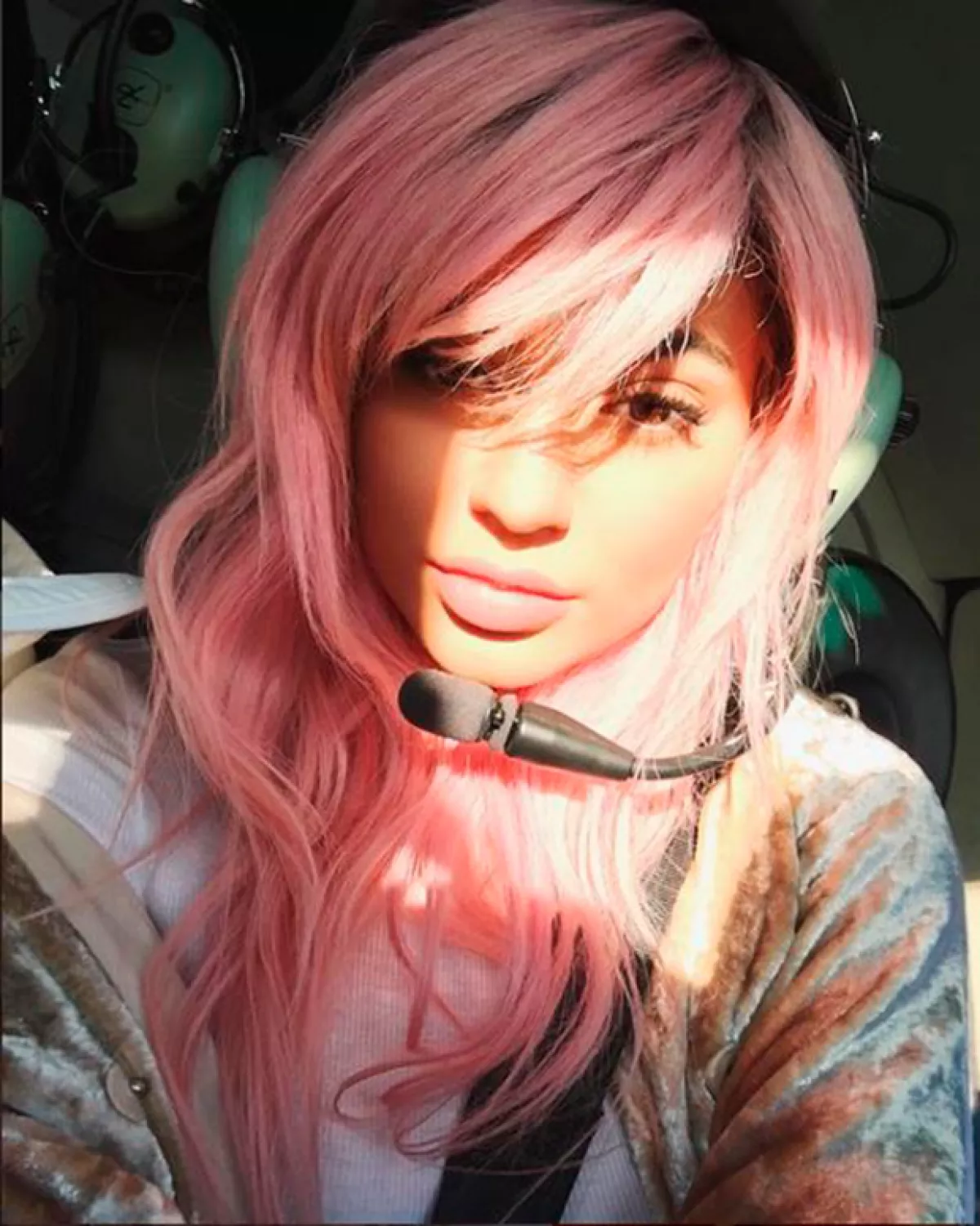 Kylie optó por un look muy romántico para la ocasión.