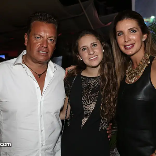 Álvaro Escobar,Daniela Escobar,Adriana González