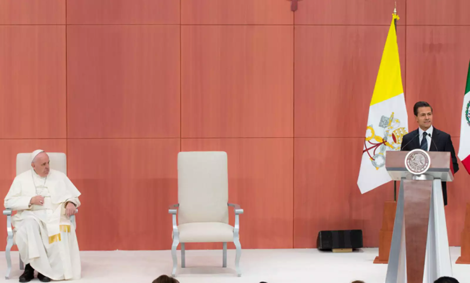 El presidente Peña Nieto dijo que las causas del papa con también las causas de México.
