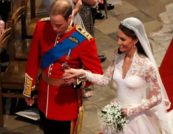 En su boda, Guillermo y Kate recibieron un coco con forma erótica.