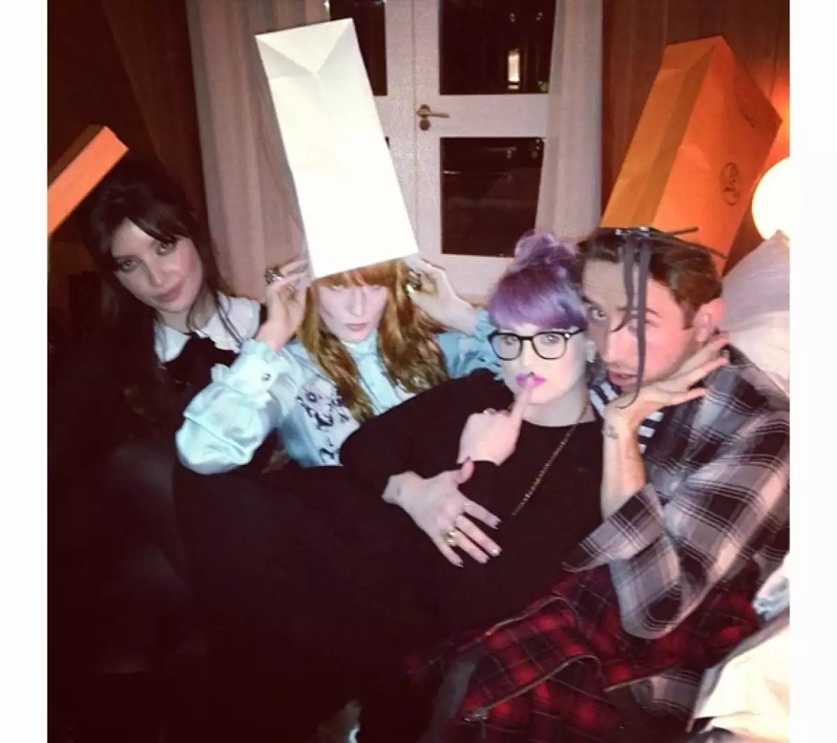 La "It girl" británica viajó este fin de semana a Londres para su fiesta de cumpleaños a la que asistieron los cantantes y sus mejores amigos.
