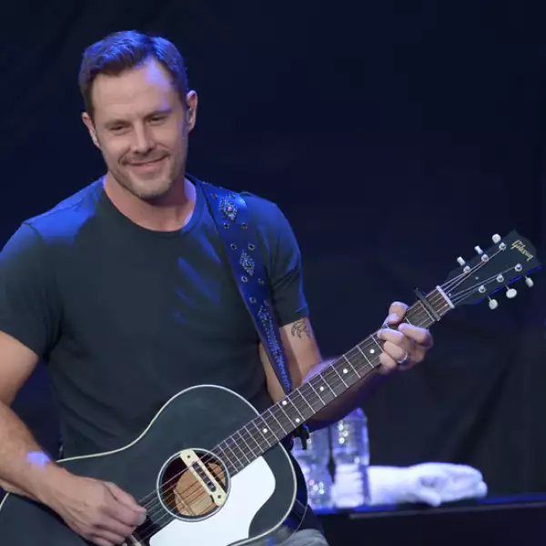 Jimi Westbrook es el elemento masculino hot de Little Big Town.