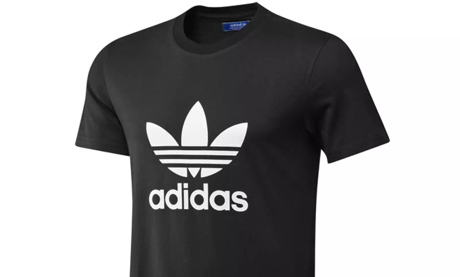 Adidas Originals privilegia el color negro en su colección primavera-verano.  Una camiseta en algodón es básica en el guardarropa.