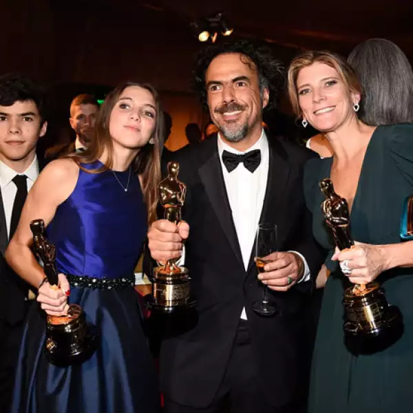 Una familia feliz. Eliseo y María Eladia posaron orgullosos junto a su premiado padre y a su madre.
