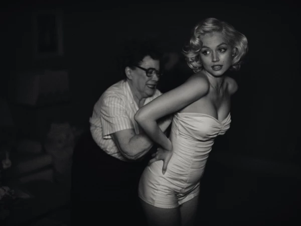 TeaserBlonde-1.jpeg