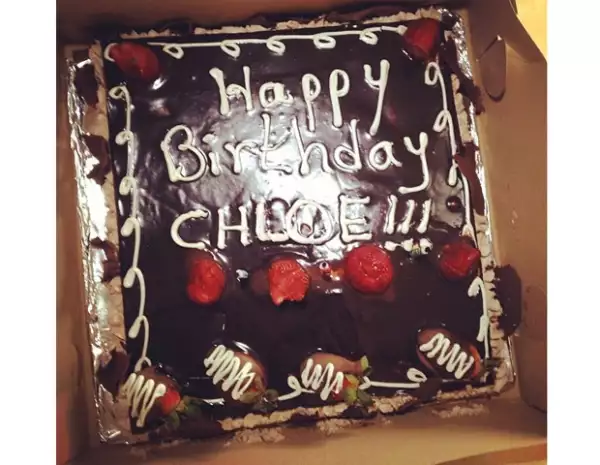 Chloe compartió esta foto de su pastel.