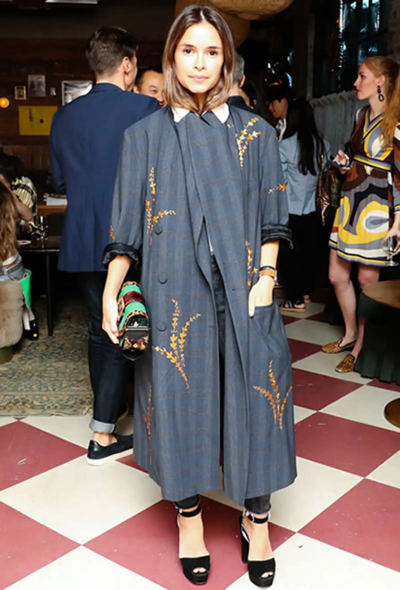 La top blogger llegó a un evento de Burberry con un total look de la firma.