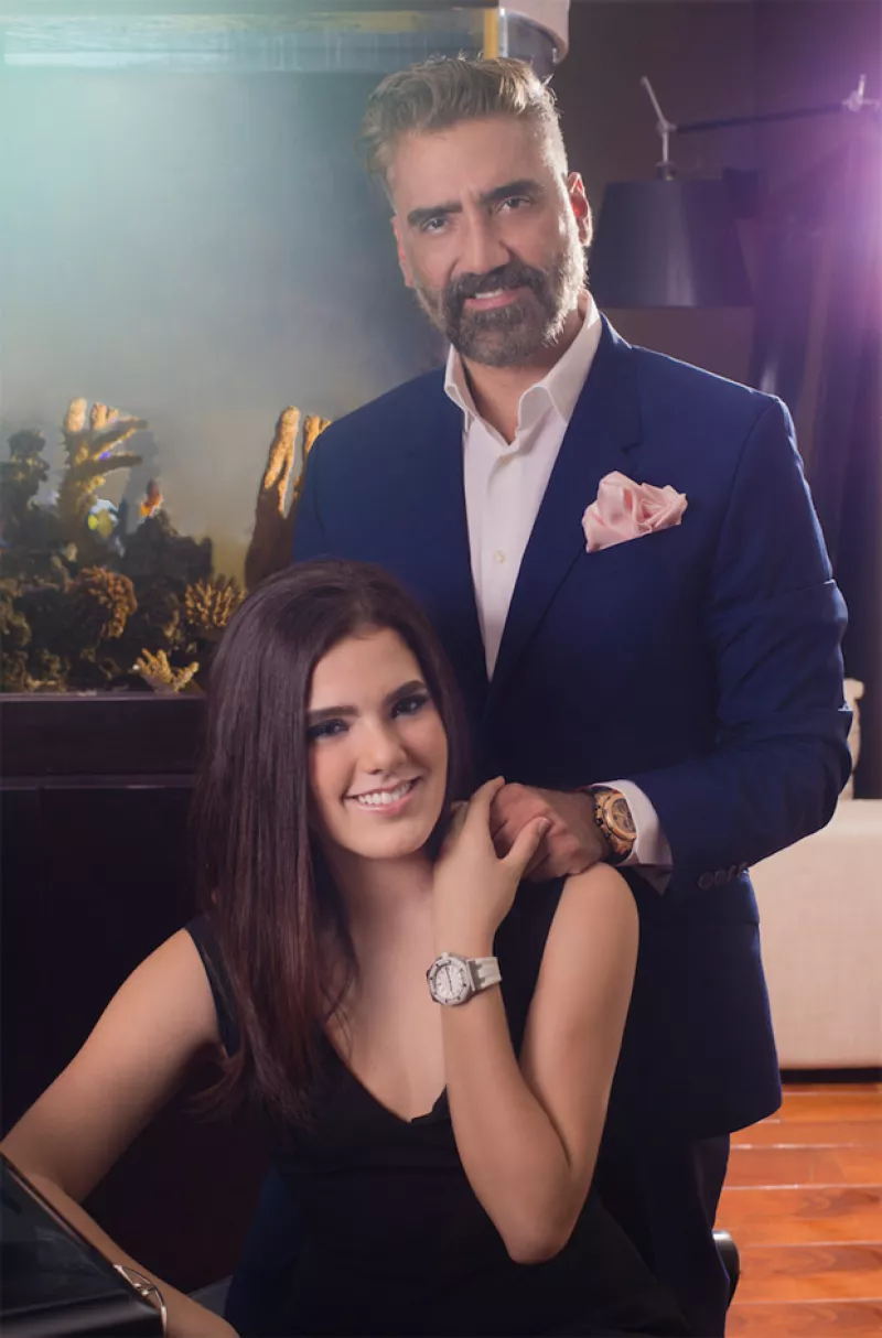 Desde este viernes ya se puede escuchar la nueva versión de “El Ciclo Sin Fin”, tema de la clásica película de Disney "El Rey León", en esta ocasión interpretada por el cantante y su hija.