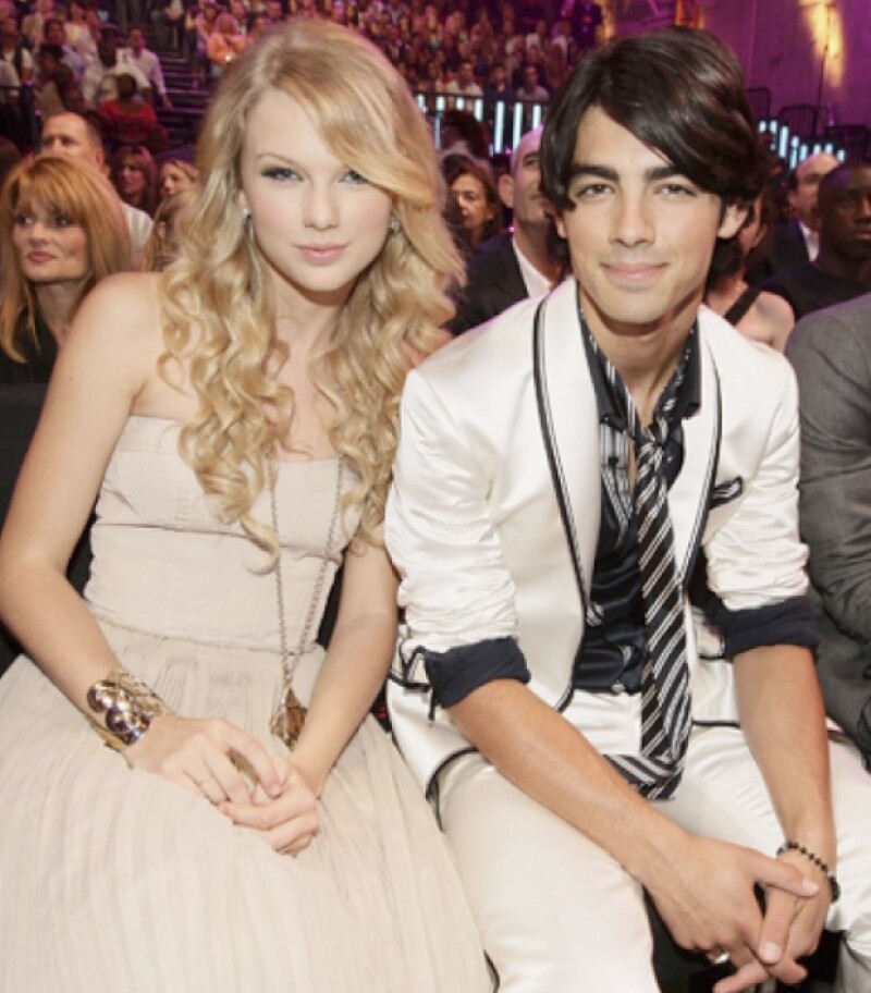 Taylor compuso la canción "Better Than Revenge" inspirada en su relación junto a Joe Jonas.