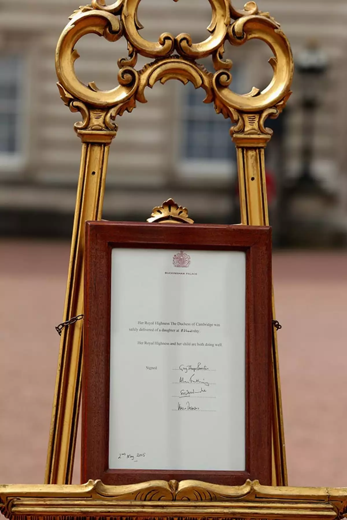 El caballete es el mismo que se utilizó para el anuncio del nacimiento del príncipe Guillermo y del príncipe George.