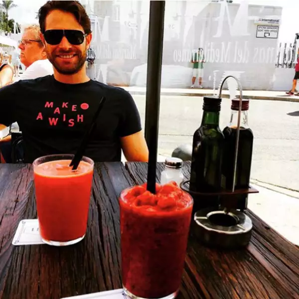 Enamorada, Angelique compartió esta foto de su novio junto a las 11:11, hora a la que se pide un  deseo.