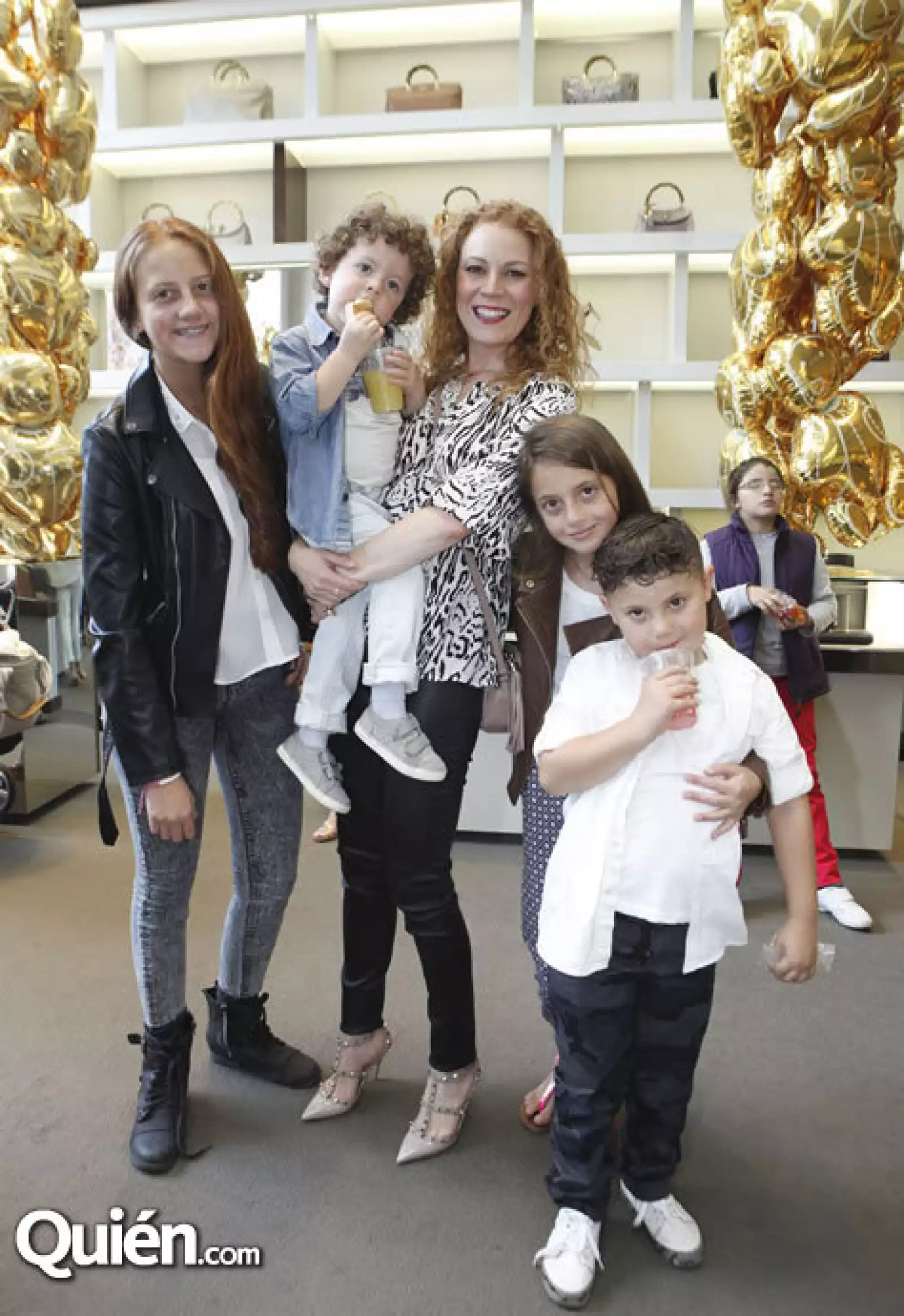 Paulina Chernisky,Liam,Daniela Magún,Natalia Chernisky y Julian