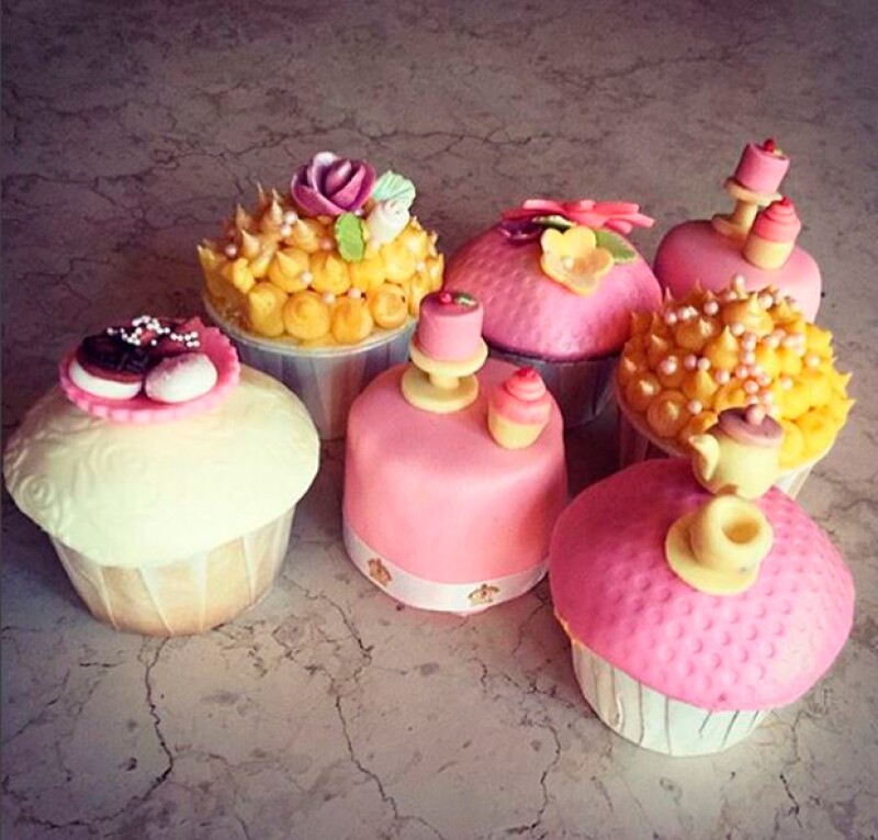 La cantante compartió esta foto de los elaborados cupcakes con los que celebró su cumpleaños.