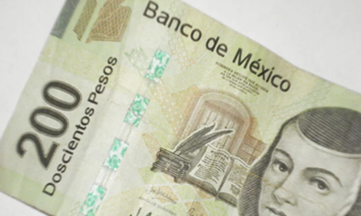 En ventanillas de bancos y casas de cambio, el peso operaba en 11.30 por dólar a la compra y en 11.70 pesos a la venta. (Foto: Karina Hernández)