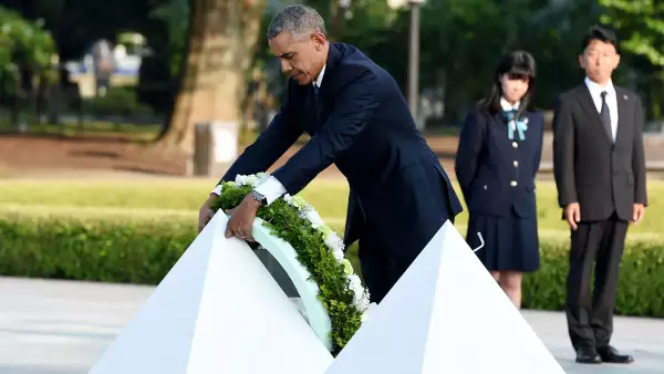 Al menos 70,000 personas murieron en la explosión y otras 70,000 fallecieron a causa de la exposición a la radiación.
