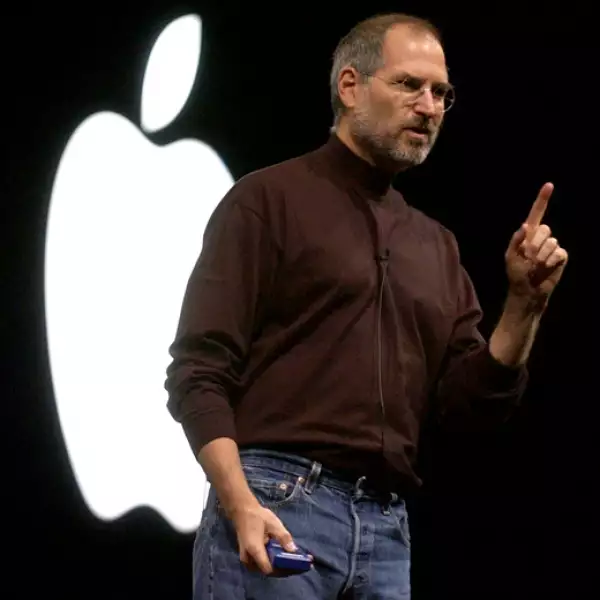 <B>2003.</B> El fundador de Apple se ve robusto y enérgico en el evento Macworld Conference donde cada año muestra los lanzamientos de la marca.
