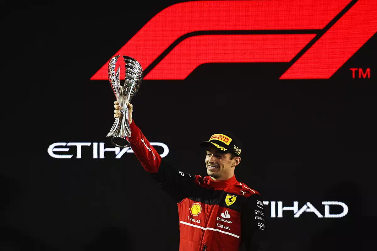 Checo Pérez queda tercero en Fórmula 1 y Max Verstappen es bicampeón