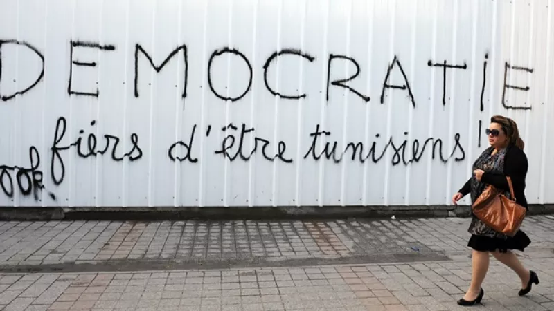 pinta sobre democracia en el centro de tunez