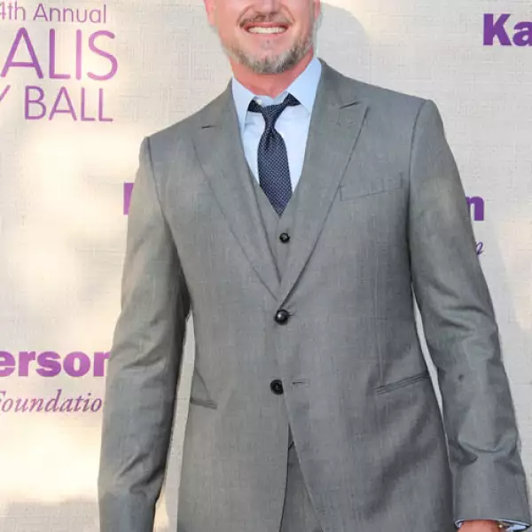 Desde que se convirtió en Dr. Sloan en la serie Greys Anatomy, no le hemos perdido la pista. Eric Dane, 43, es el más joven de los silver foxes de esta lista.