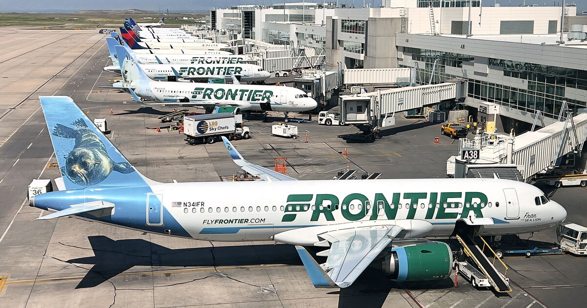 Frontier Havayolları'na ait uçak Denver'da kalkış sırasında yayaya çarptı ve hayatını kaybetti