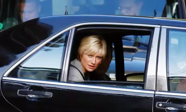 Elizabeth Debicki y Khalid Abdalla