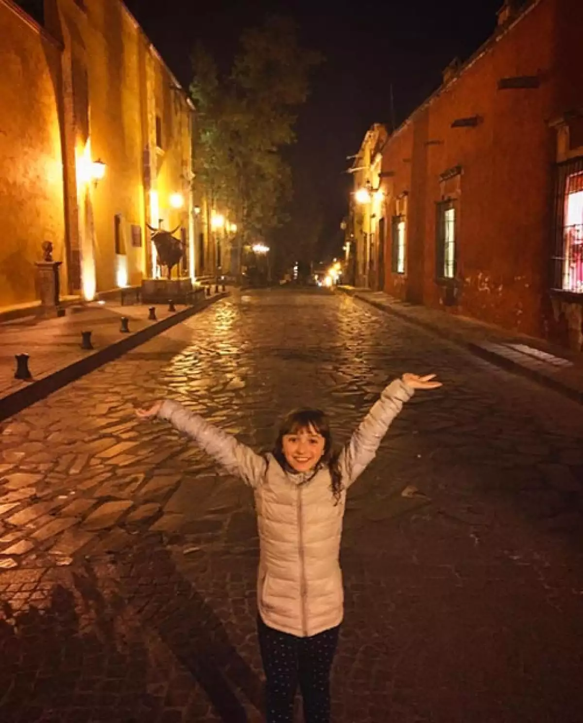 Manolo Caro, Cecilia Suárez y Juan Pablo Medina le jugaron la broma de bienvenida al mundo del cine a la pequeña hija de Andrea Legarreta y Erik Rubín.