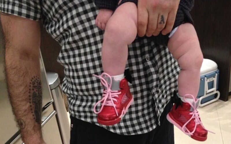 Robbie Williams de vez en cuanto comparte fotos con su hija.