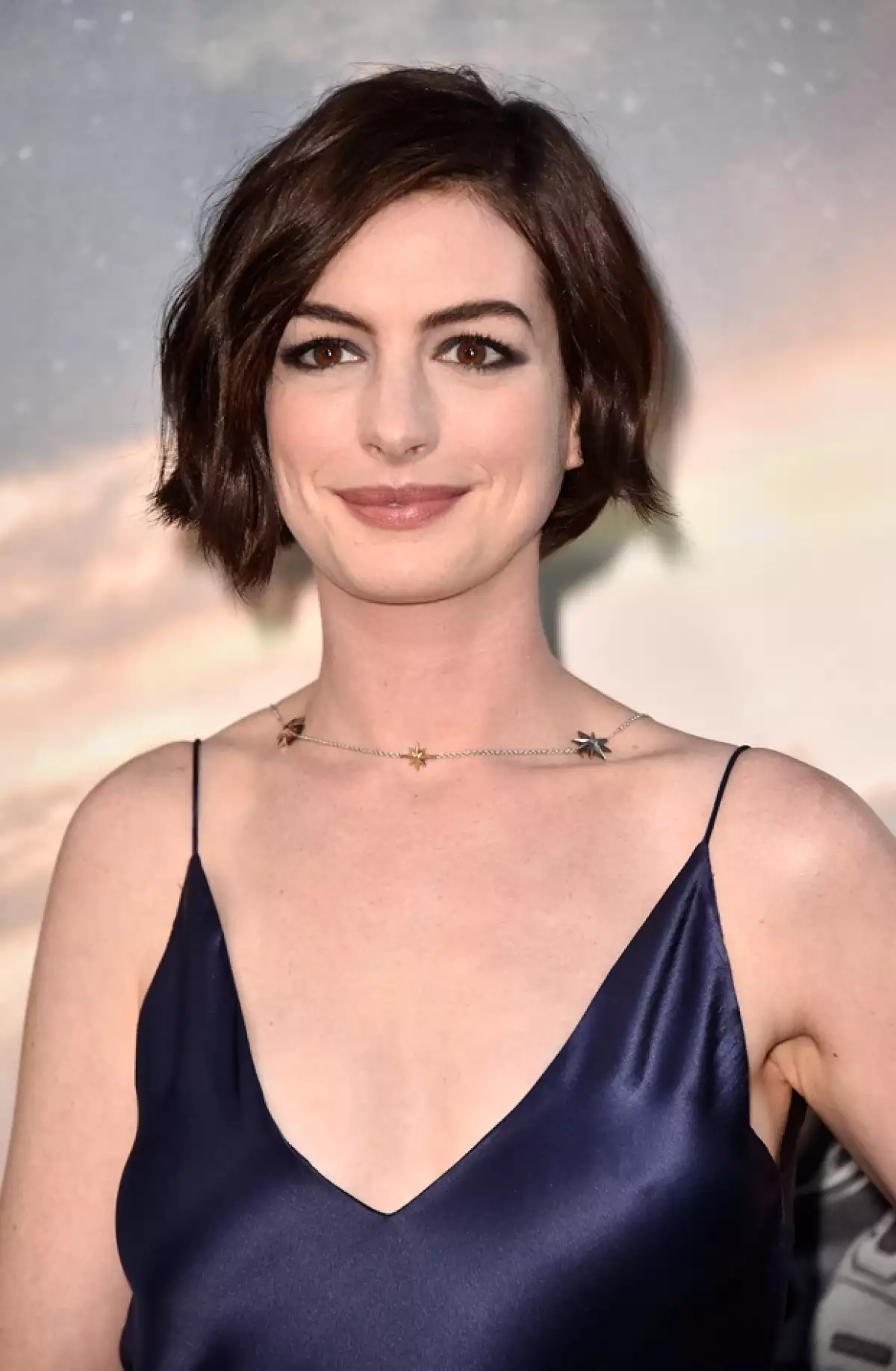 Anne Hathaway junto a Matthew McConaughey y Jessica Chastain protagonizan el nuevo largometraje de Christopher Nolan.