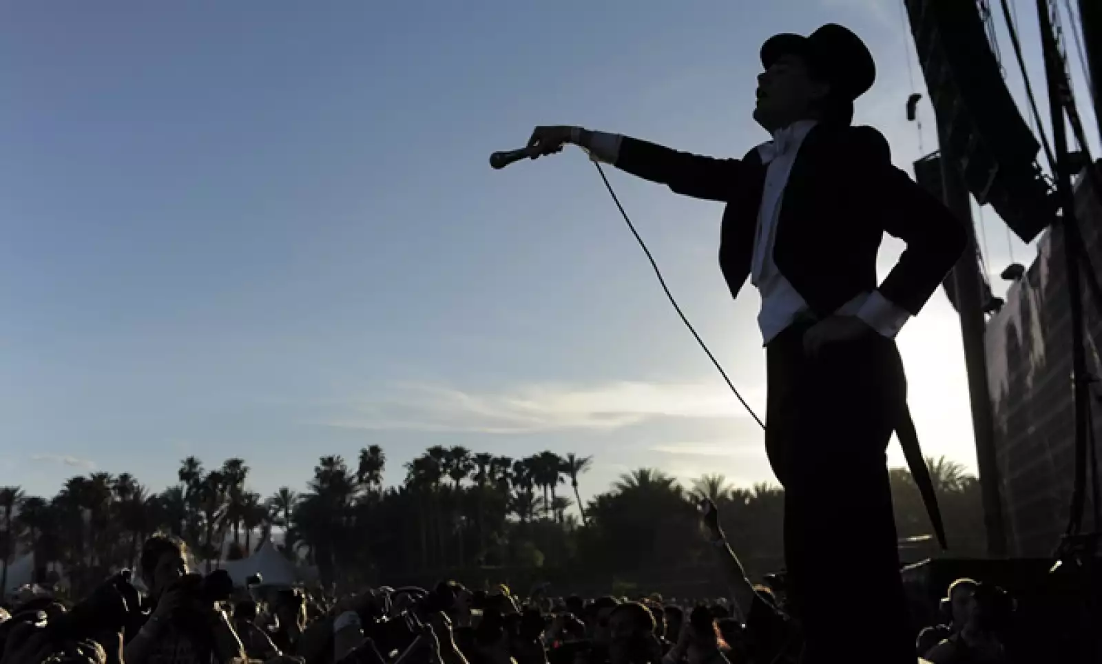 Irreverencia, descaro y mucho rock and roll definen a estos suecos, encabezados por uno de los mejores frontmans de los últimos años, Pelle Almqvist.