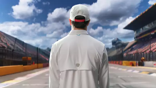 Checo Perez caminó nuevamente por la pista de carreras.