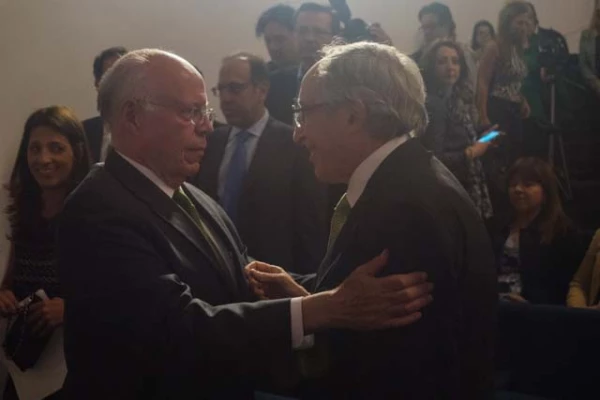 Presentación documental Cadena de Vida de la fundación Carlos Slim